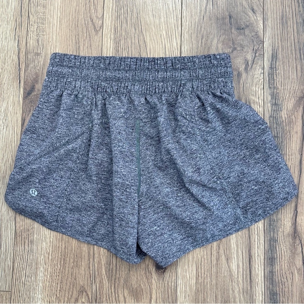 Lululemon Tracker Shorts 4" Size 6 In Heathered Black Gray
